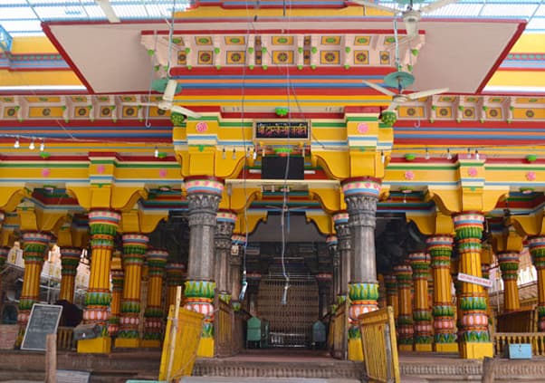 Shri Dwarikadhish Temple (Mathura) devotees
